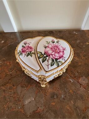 Vintage San Francisco music box co made in Japan heart shaped floral porcelain